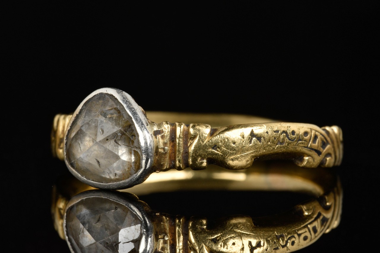 POST MEDIEVAL GOLD RING WITH DIAMOND - Image 2 of 6