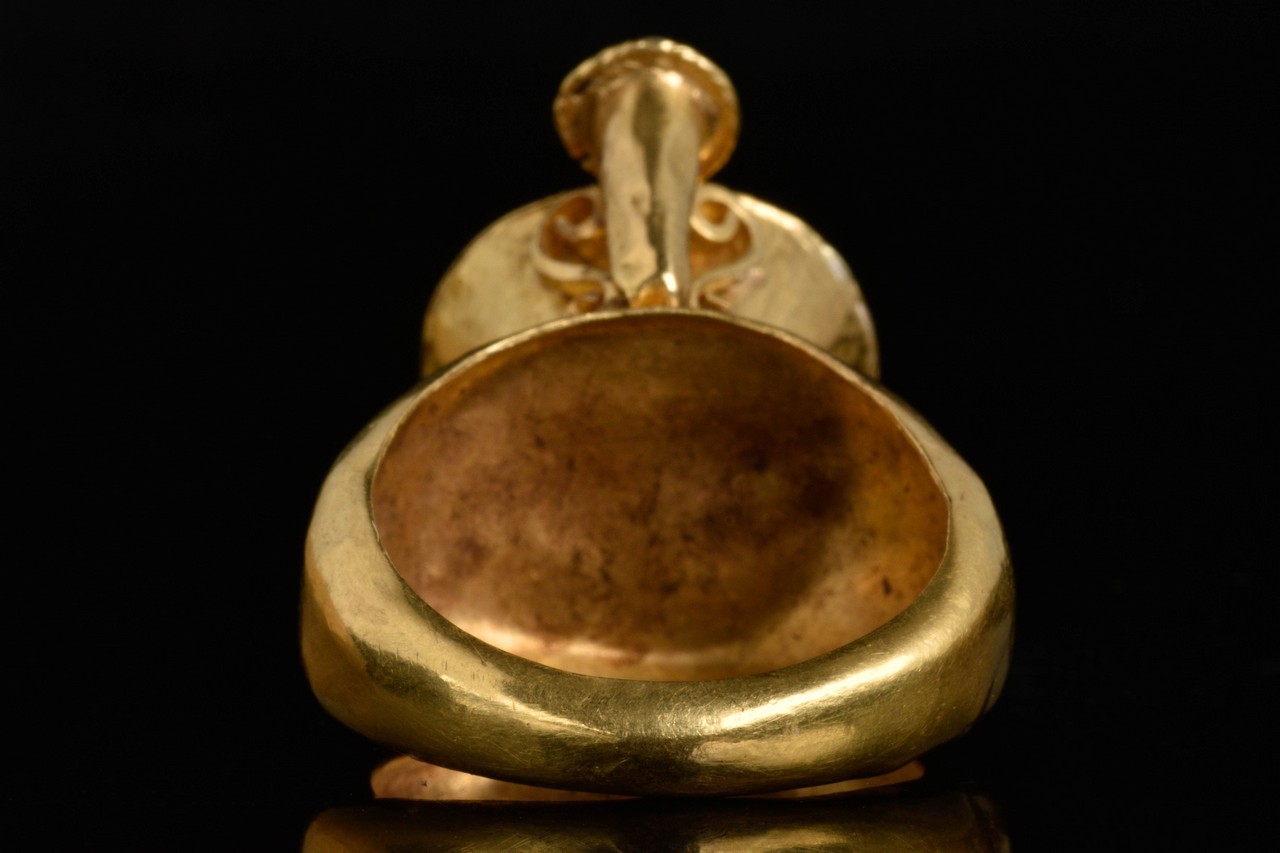 BYZANTINE RELIGIOUS GOLD SIGNET RING - Image 5 of 6