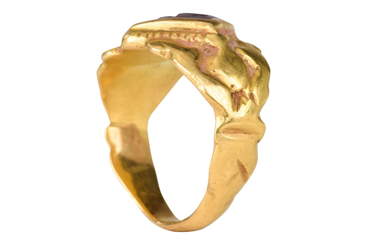 BYZANTINE GOLD RING WITH AMETHYST CHRISTOGRAM INTAGLIO - Image 6 of 6