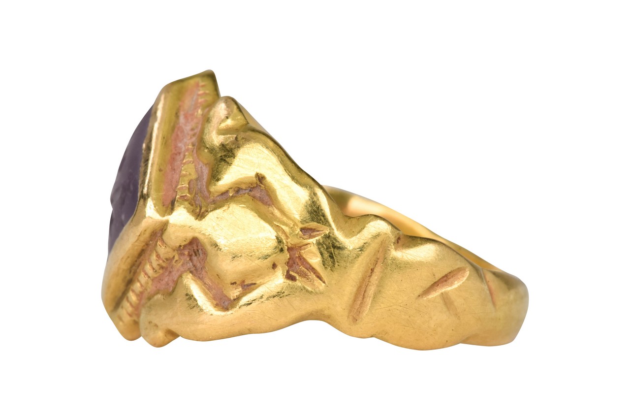 BYZANTINE GOLD RING WITH AMETHYST CHRISTOGRAM INTAGLIO - Image 4 of 6