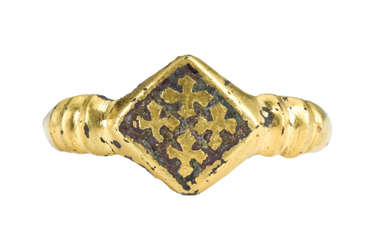 EARLY BYZANTINE GILDED BRONZE RING WITH NIELLO INLAY - Image 3 of 7