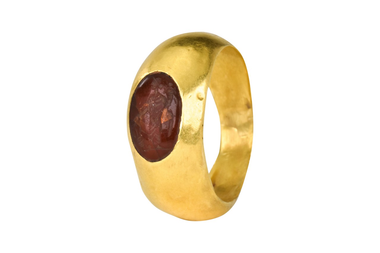 ROMAN GOLD RING WITH FORTUNA INTAGLIO - Image 2 of 6