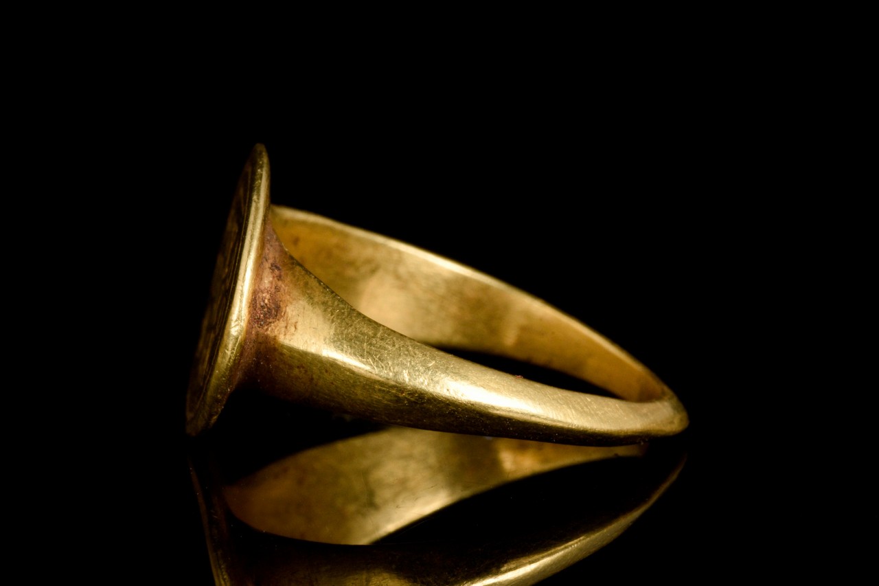 BYZANTINE RELIGIOUS GOLD SIGNET RING - Image 4 of 6