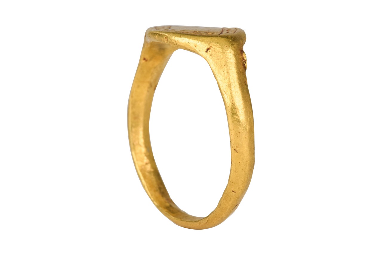 ROMAN GOLD DECORATED "EYE" RING - Image 6 of 6