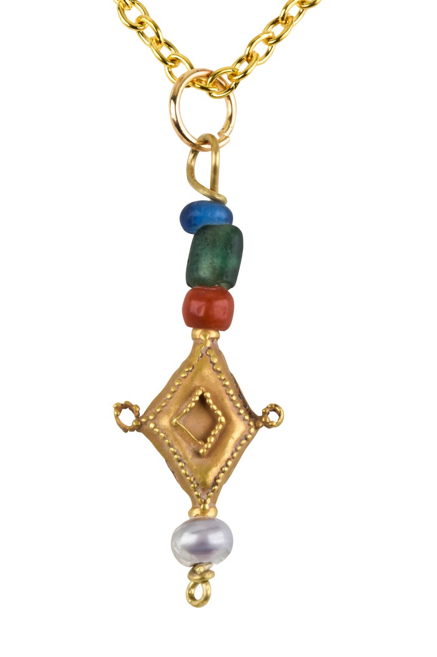 ROMAN GOLD STONE AND PEARLS PENDANT