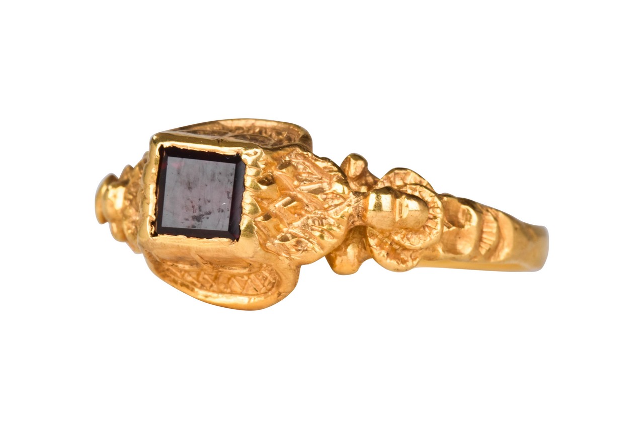 POST MEDIEVAL GOLD AND GARNET RING - Image 2 of 7