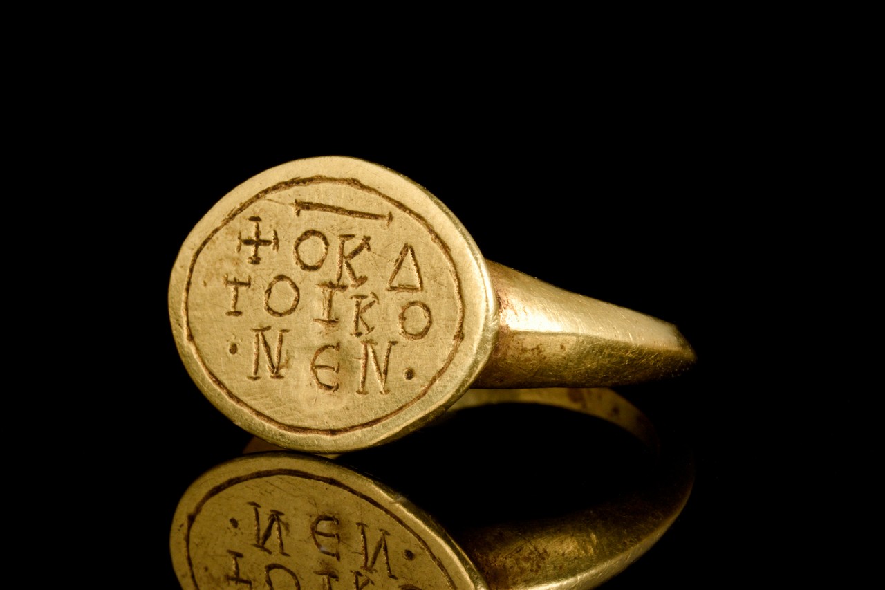 BYZANTINE RELIGIOUS GOLD SIGNET RING - Image 3 of 6