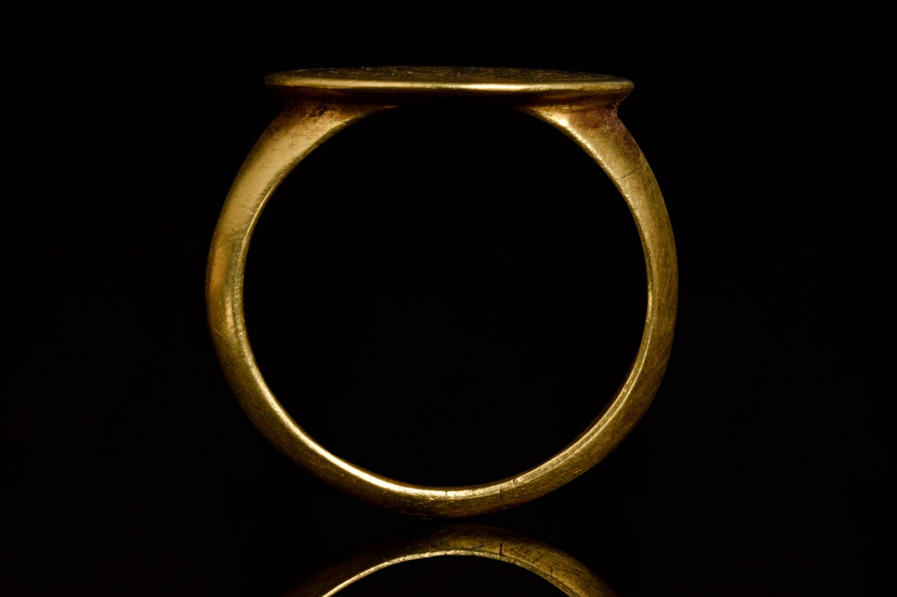 BYZANTINE RELIGIOUS GOLD SIGNET RING - Image 6 of 6