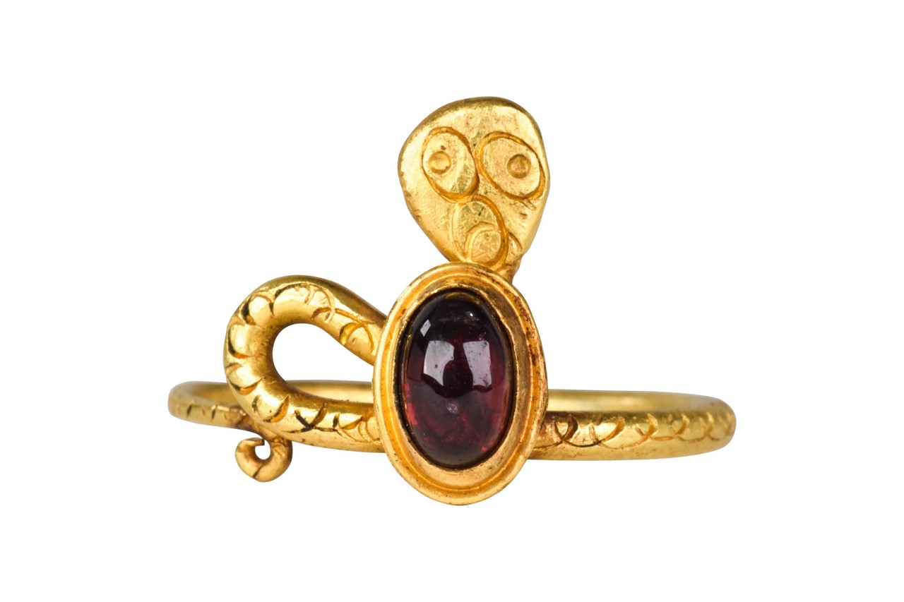 ROMANO-EGYPTIAN RING WITH GARNET - Image 3 of 6