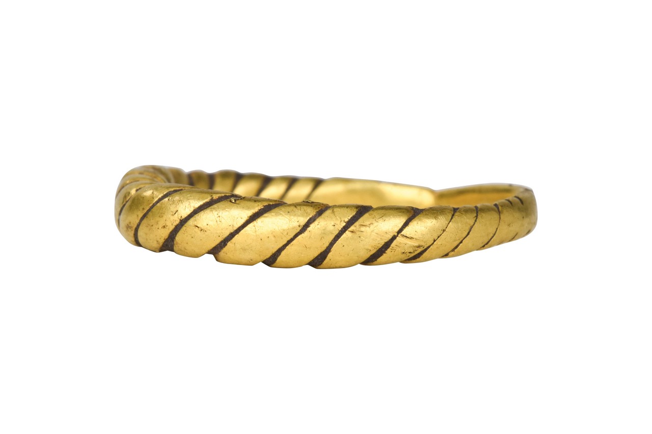 VIKING GOLD TWISTED RING - Image 2 of 6