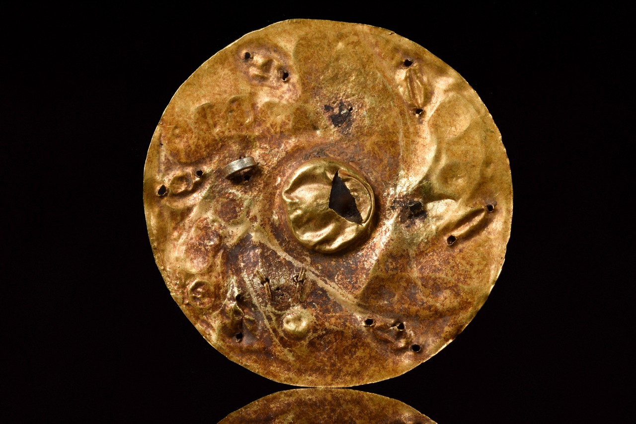 HELLENISTIC GOLD BROOCH WITH AGATE EYE - Image 3 of 6