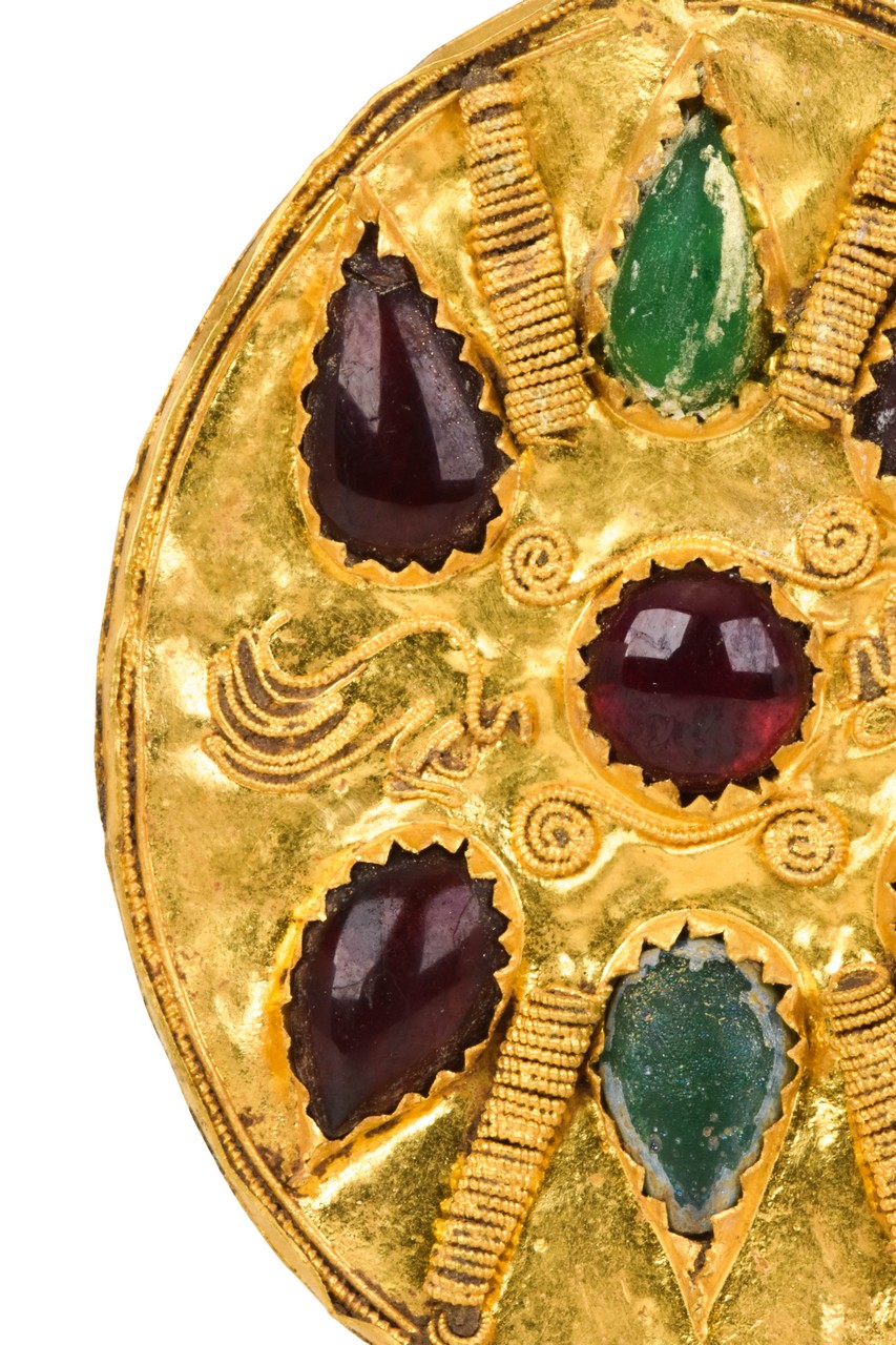 GREEK HELLENISTIC GOLD PENDANT WITH GARNETS AND EMERALDS - Image 4 of 4