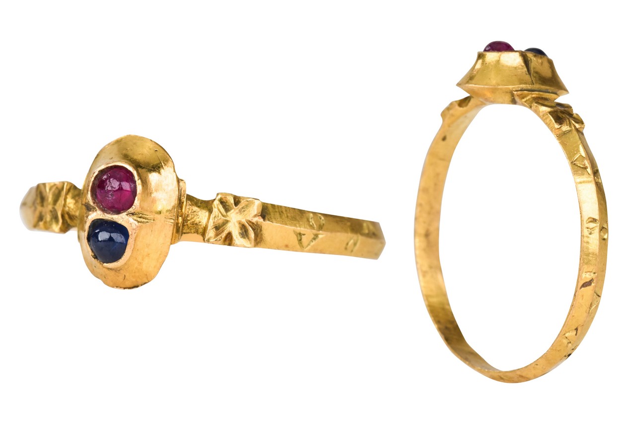 BRITISH MEDIEVAL GOLD RING WITH RUBY AND SAPPHIRE