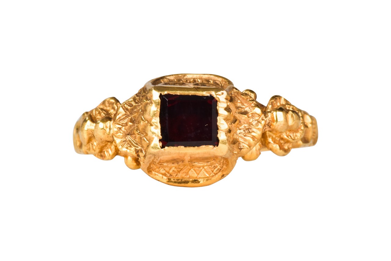 POST MEDIEVAL GOLD AND GARNET RING - Image 3 of 7