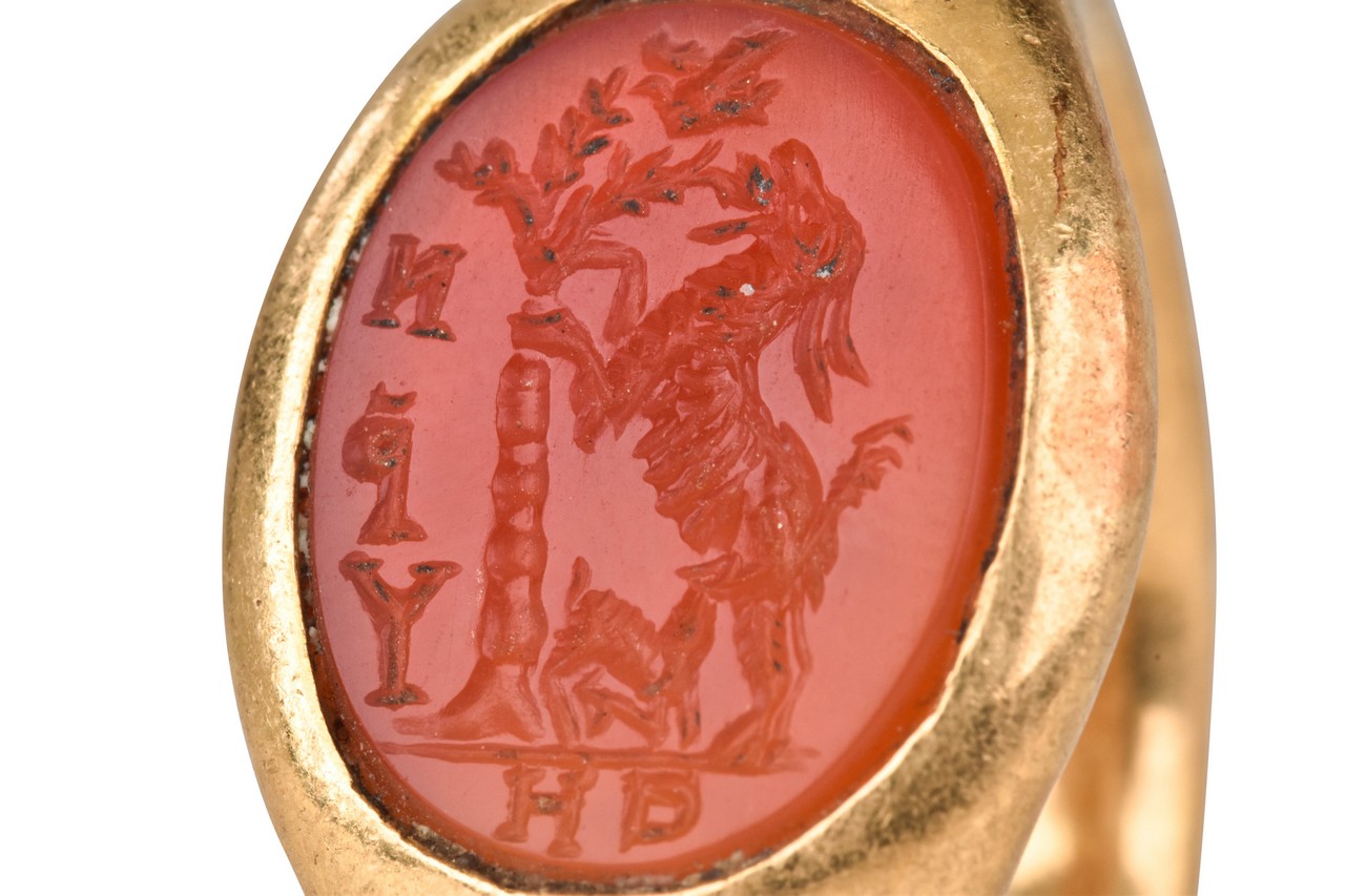 ROMAN GOLD RING WITH GOAT CARNELIAN INTAGLIO - Image 7 of 7