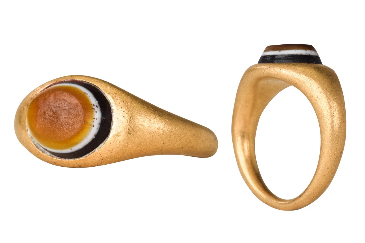 ROMAN GOLD RING WITH EYE AGATE