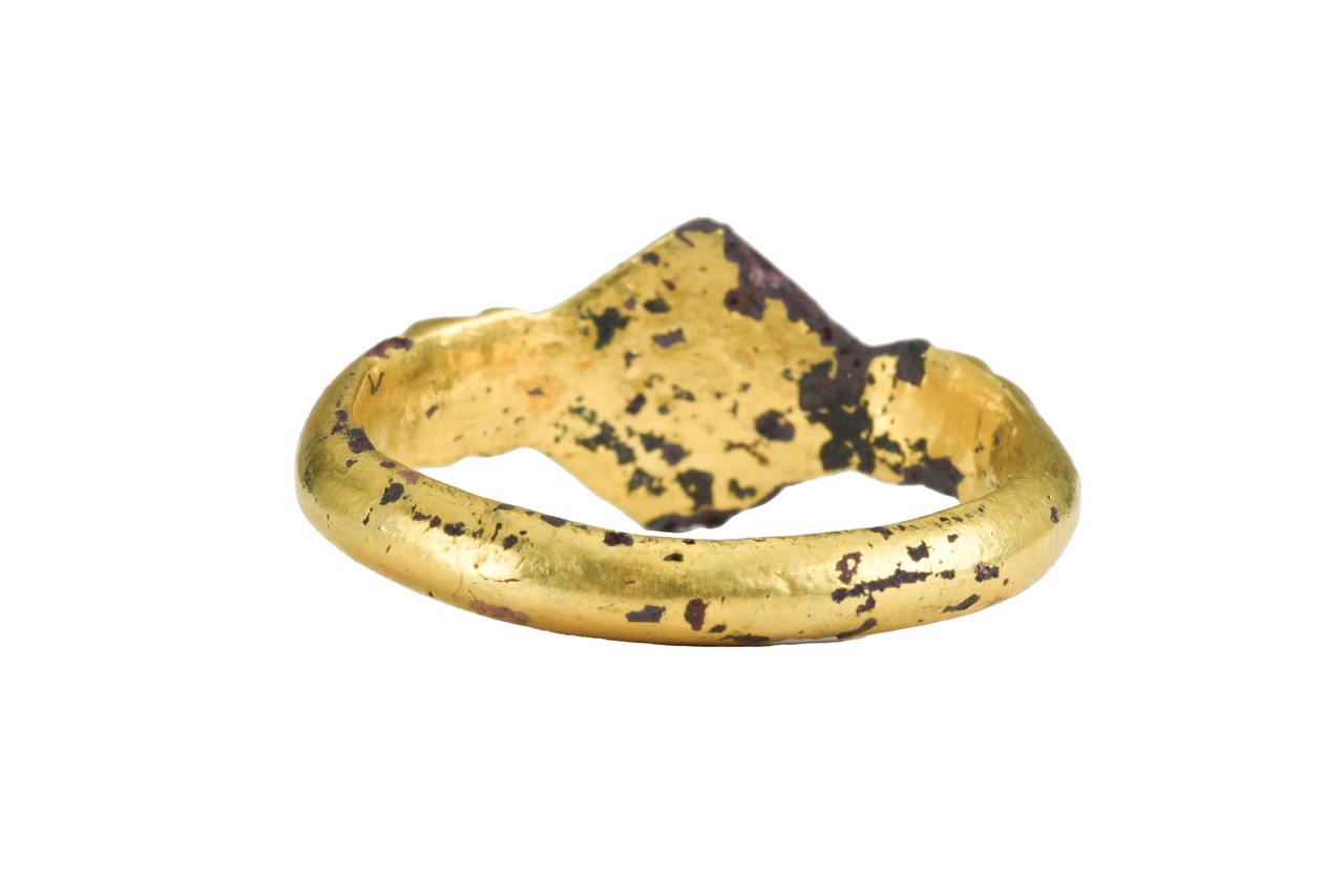 EARLY BYZANTINE GILDED BRONZE RING WITH NIELLO INLAY - Image 5 of 7