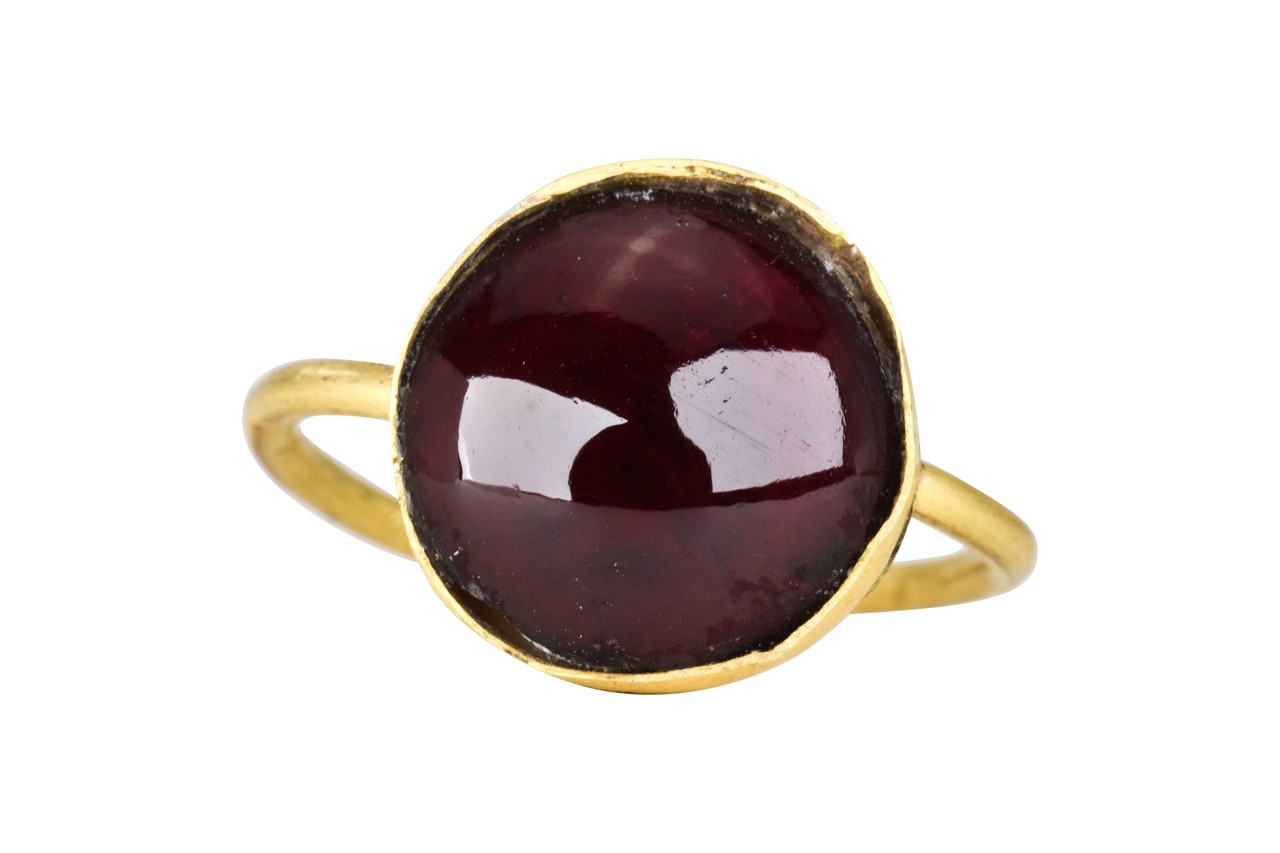 ROMAN GOLD RING WITH GARNET - Image 3 of 6