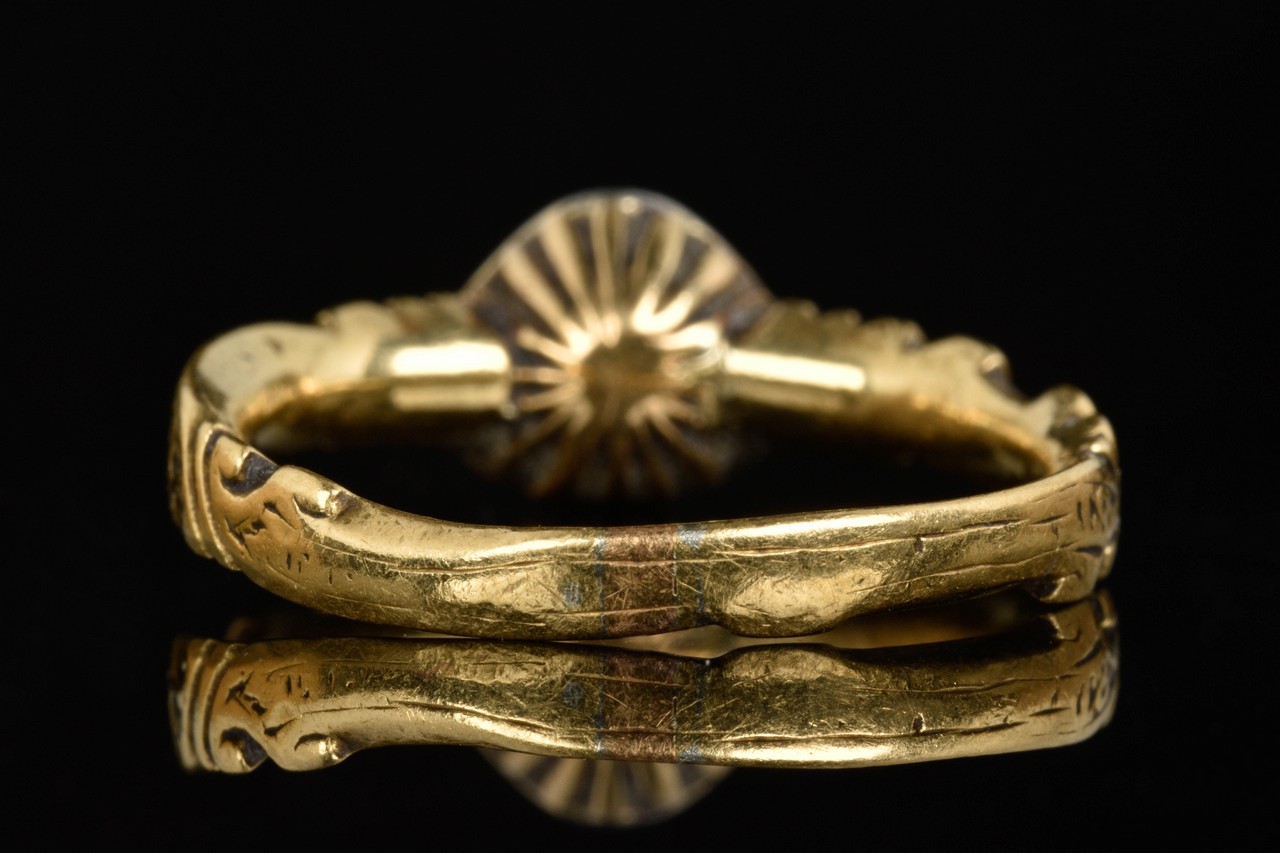 POST MEDIEVAL GOLD RING WITH DIAMOND - Image 5 of 6