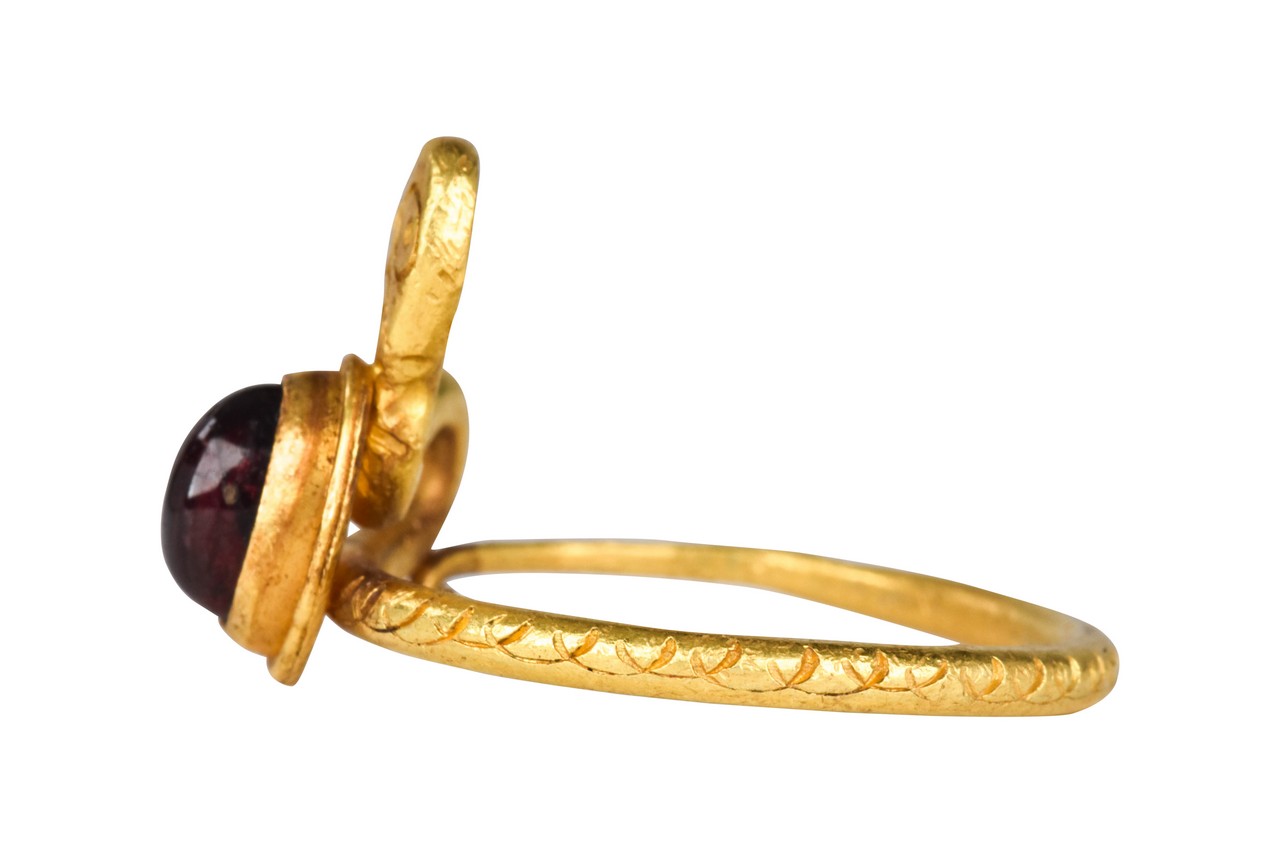 ROMANO-EGYPTIAN RING WITH GARNET - Image 4 of 6