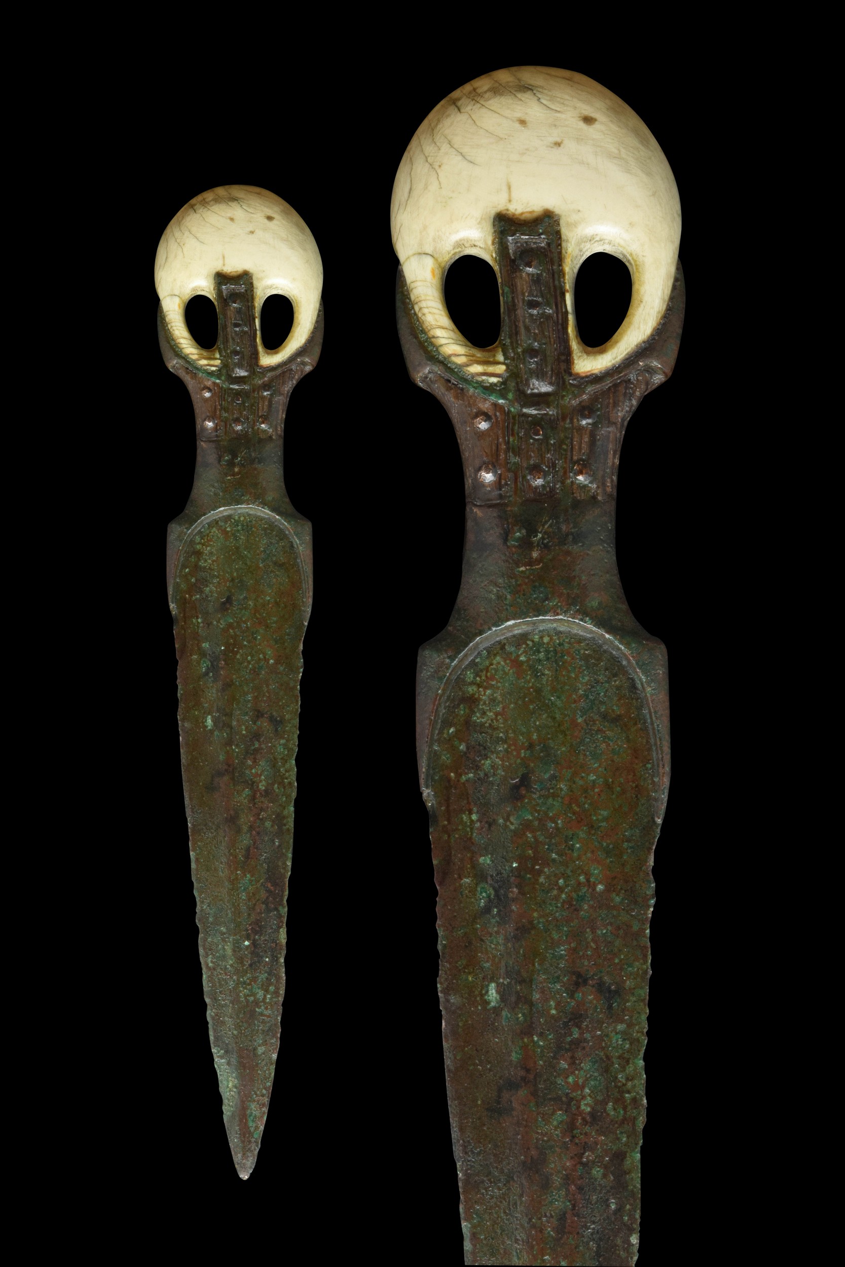 AN EGYPTIAN BRONZE DAGGER WITH HIPPOPOTAMUS TOOTH POMMEL - WITH REPORT