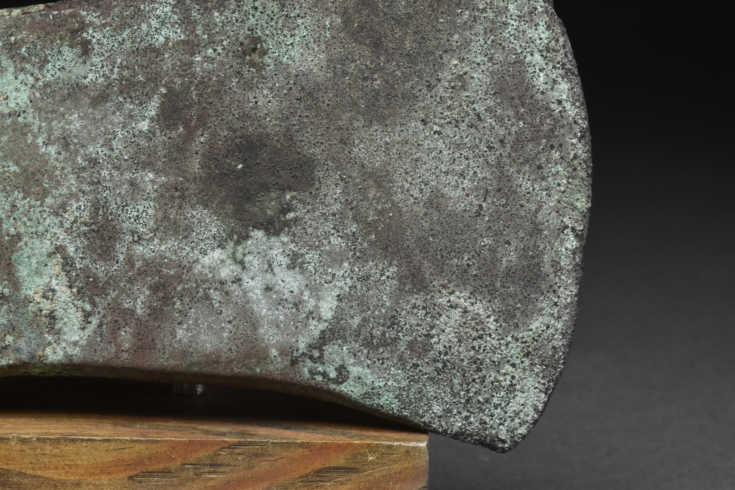 AN EGYPTIAN BRONZE BATTLE AXE - WITH REPORT - Image 6 of 6