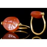 ETRUSCAN GOLD SWIVEL RING WITH CARNELIAN SCARAB