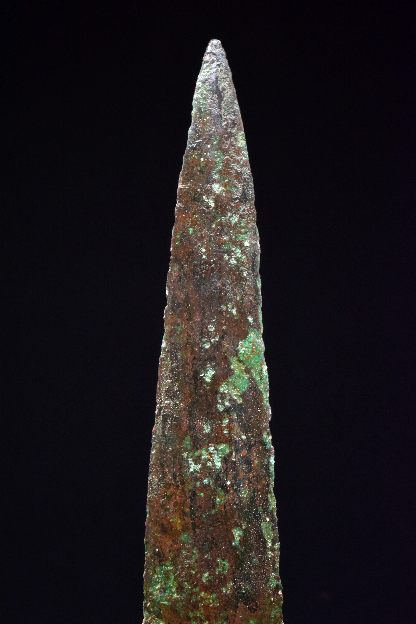 AN EGYPTIAN BRONZE DAGGER WITH HIPPOPOTAMUS TOOTH POMMEL - WITH REPORT - Image 4 of 6