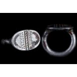 PHOENICIAN SILVER SIGNET RING WITH DECORATION