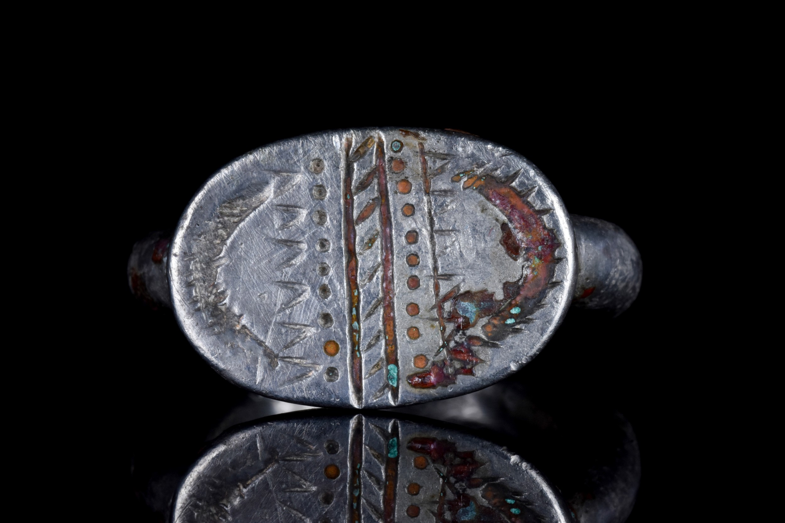 PHOENICIAN SILVER SIGNET RING WITH DECORATION - Image 3 of 6