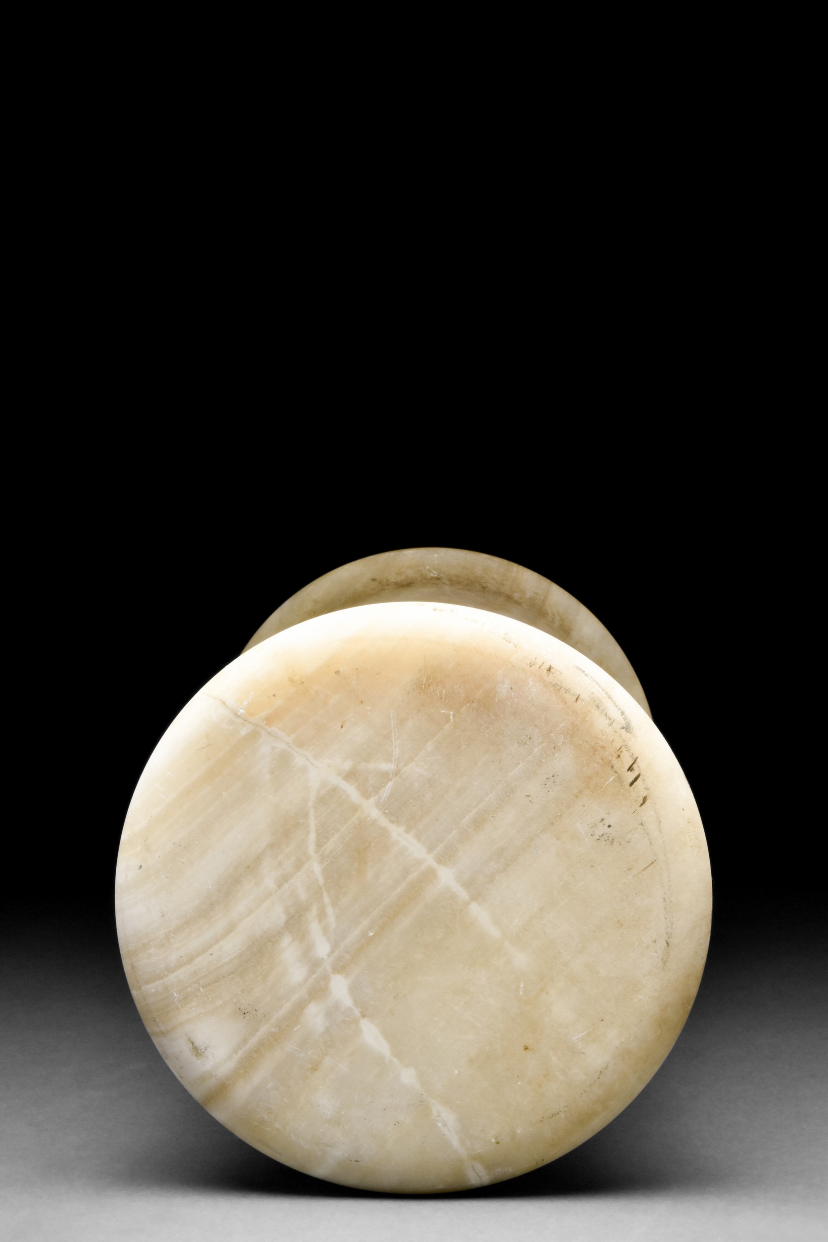 AN EGYPTIAN ALABASTER JAR - Image 3 of 4