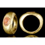 ROMAN GOLD INTAGLIO RING WITH PORTRAIT