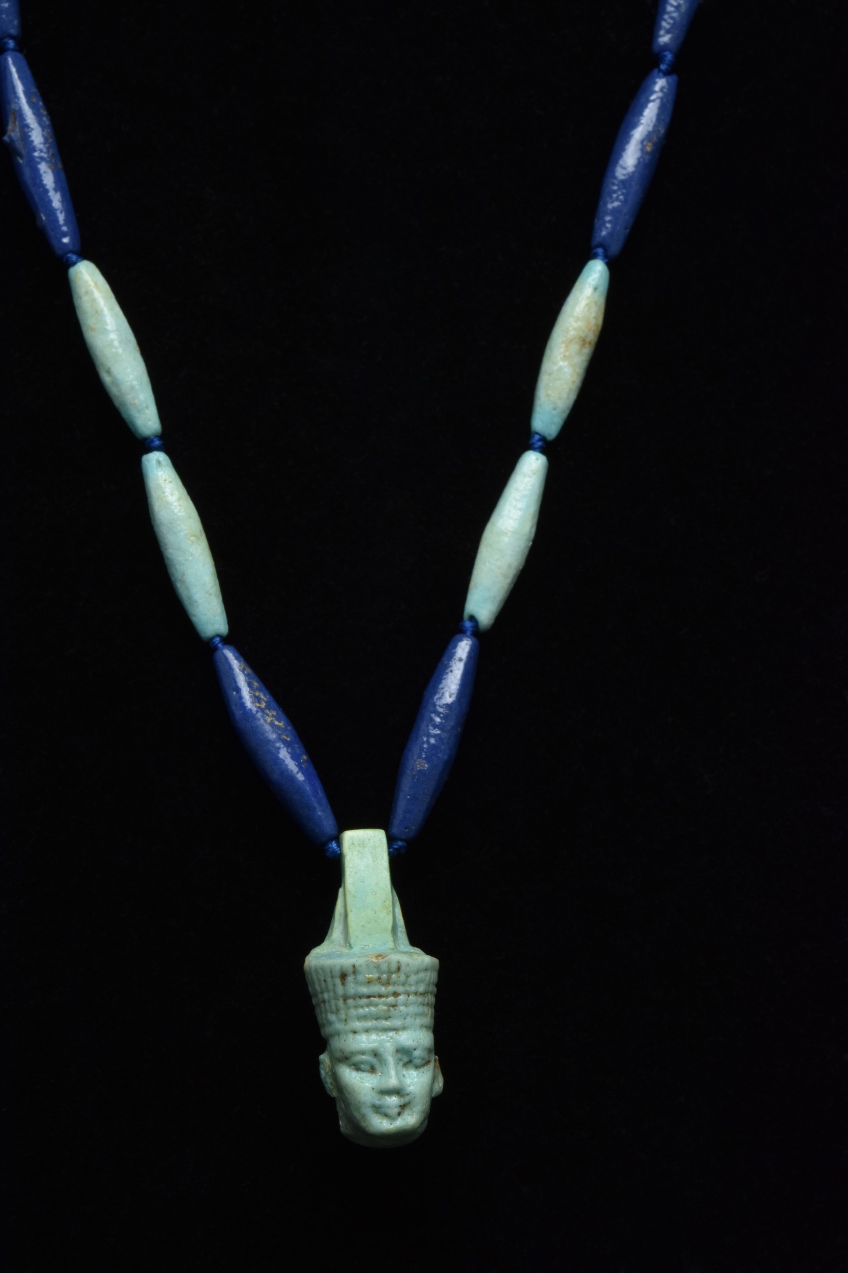 EGYPTIAN FAIENCE NECKLACE WITH NEITH AMULET - Image 5 of 5