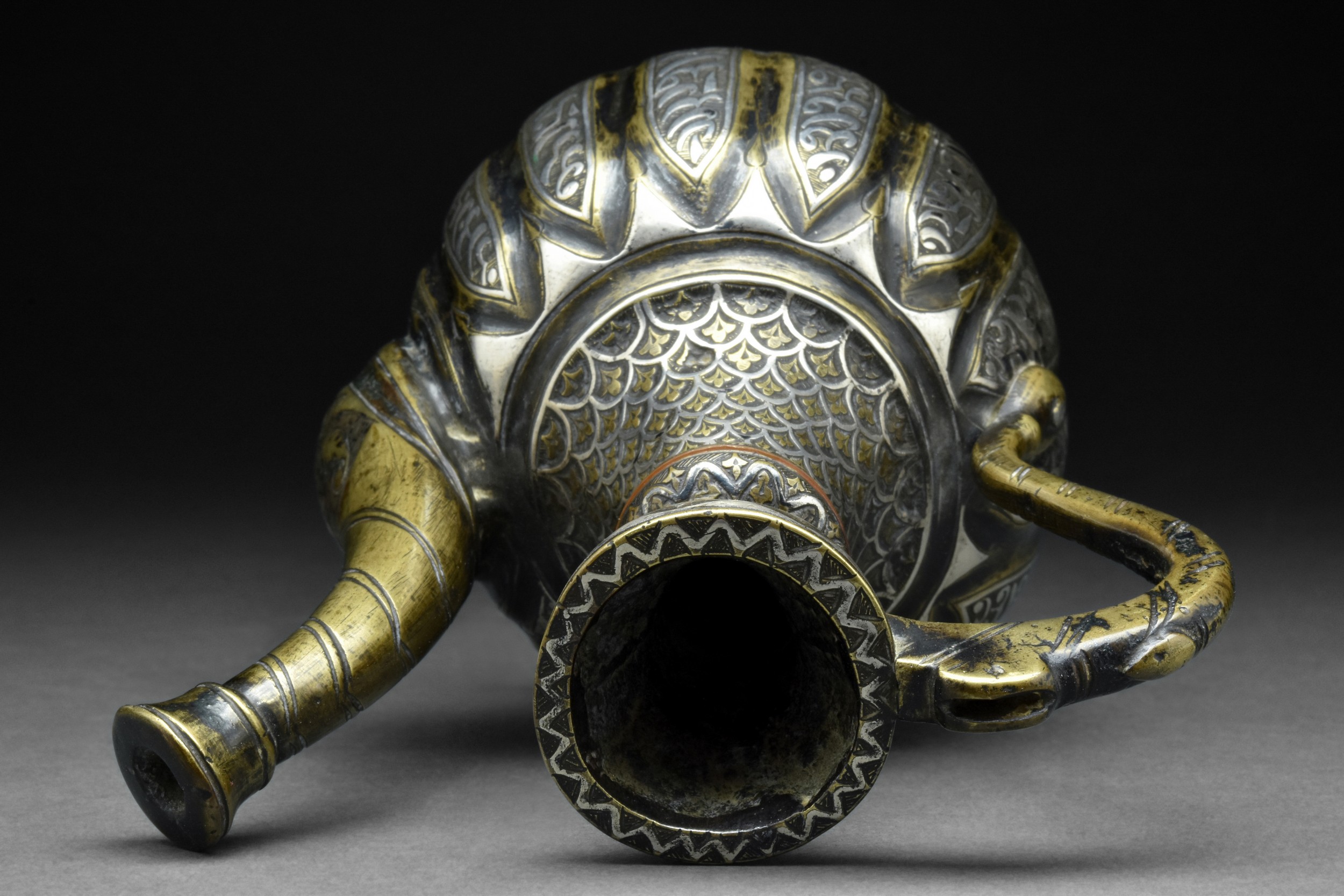 QAJAR METAL TEAPOT WITH QURANIC INSCRIPTIONS KUL WHO ALLAH WA AHAD - Image 4 of 8