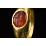 ROMAN GOLD INTAGLIO RING WITH SOLDIER