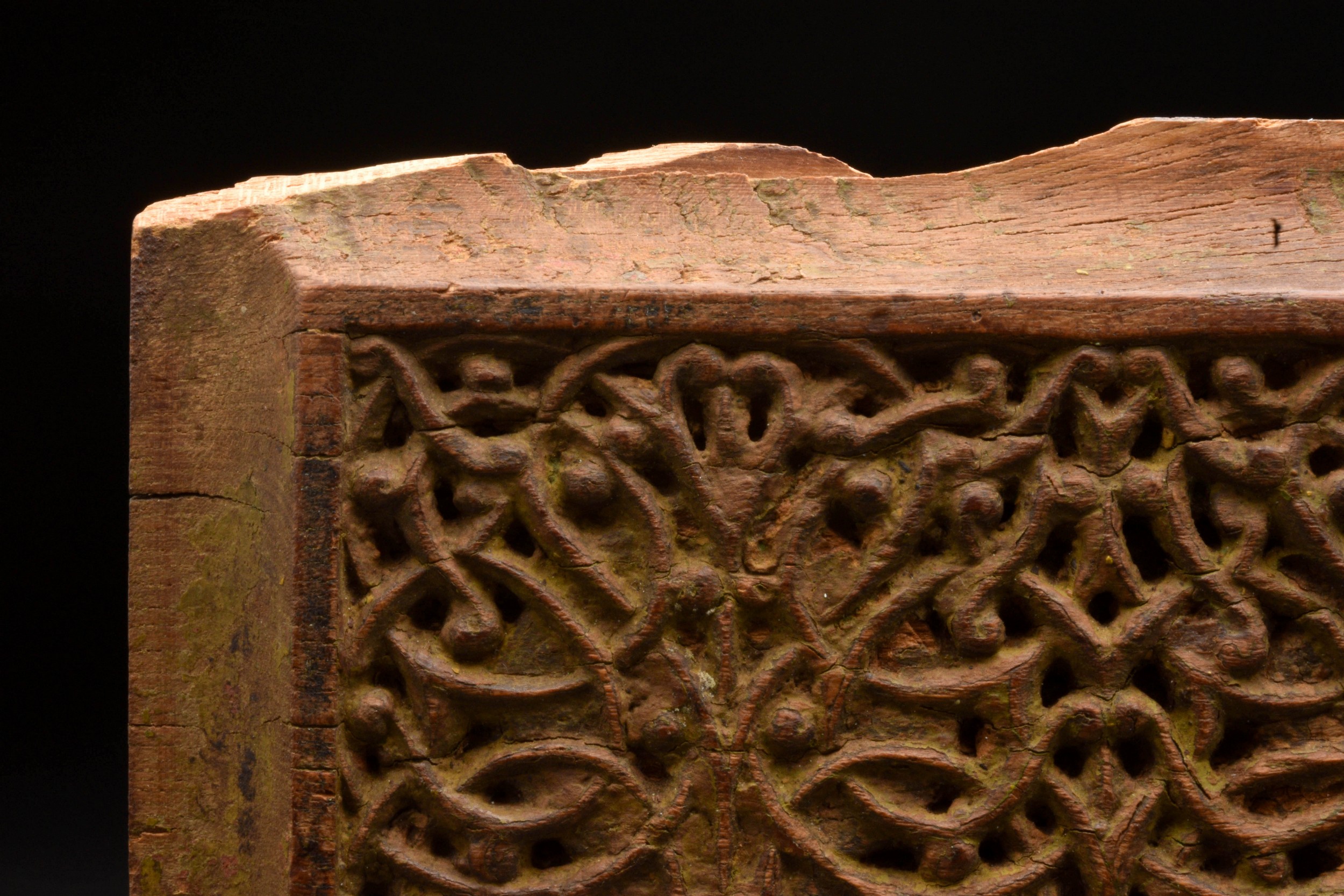 MAMLUK OR EARLIER CARVED WOODEN PANEL - FULL REPORT - Image 4 of 8