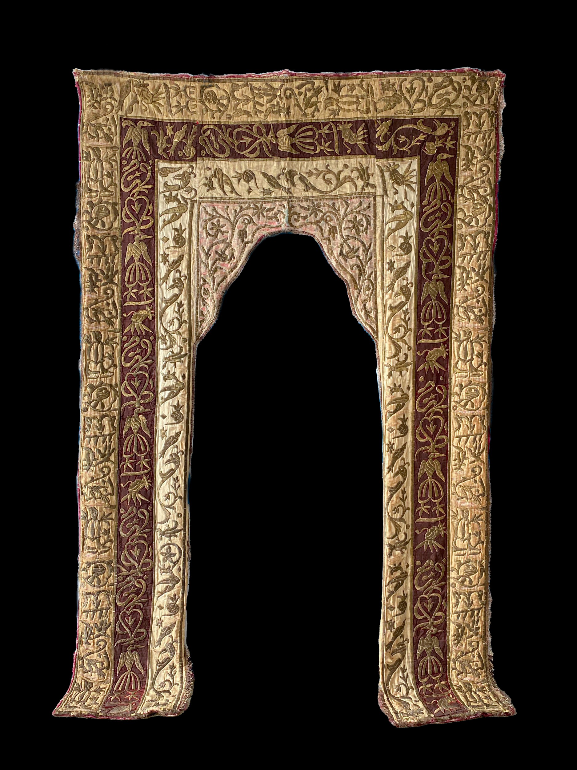 OTTOMAN SILVER OR GILT DOORWAY COVER FOR ONE OF THE TWO SACRED MOSQUE SITES IN MECCA OR MEDINA - Image 2 of 8