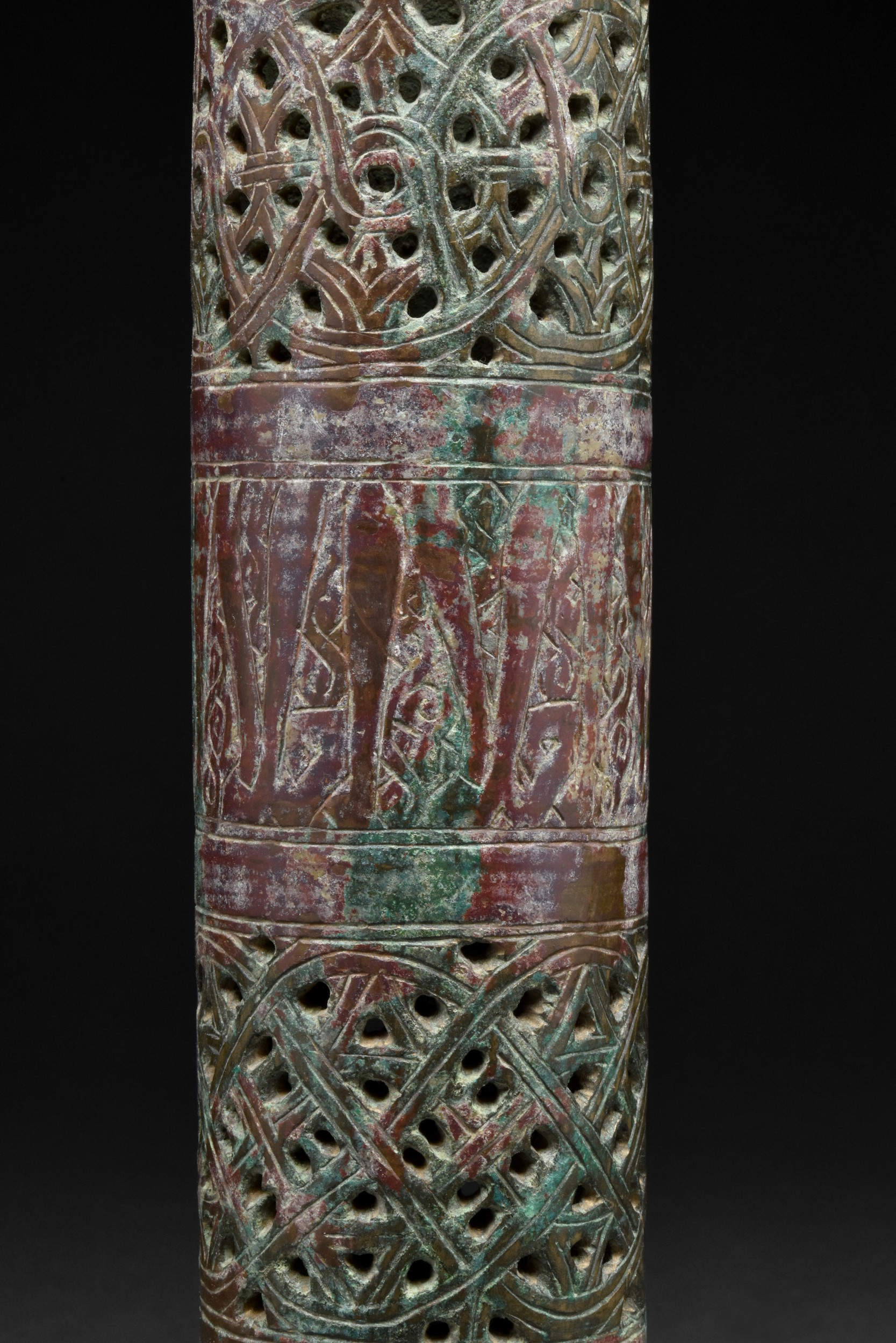 SELJUK OR FATIMID BRONZE SCROLL HOLDER WITH KUFIC SCRIPT - Image 4 of 5