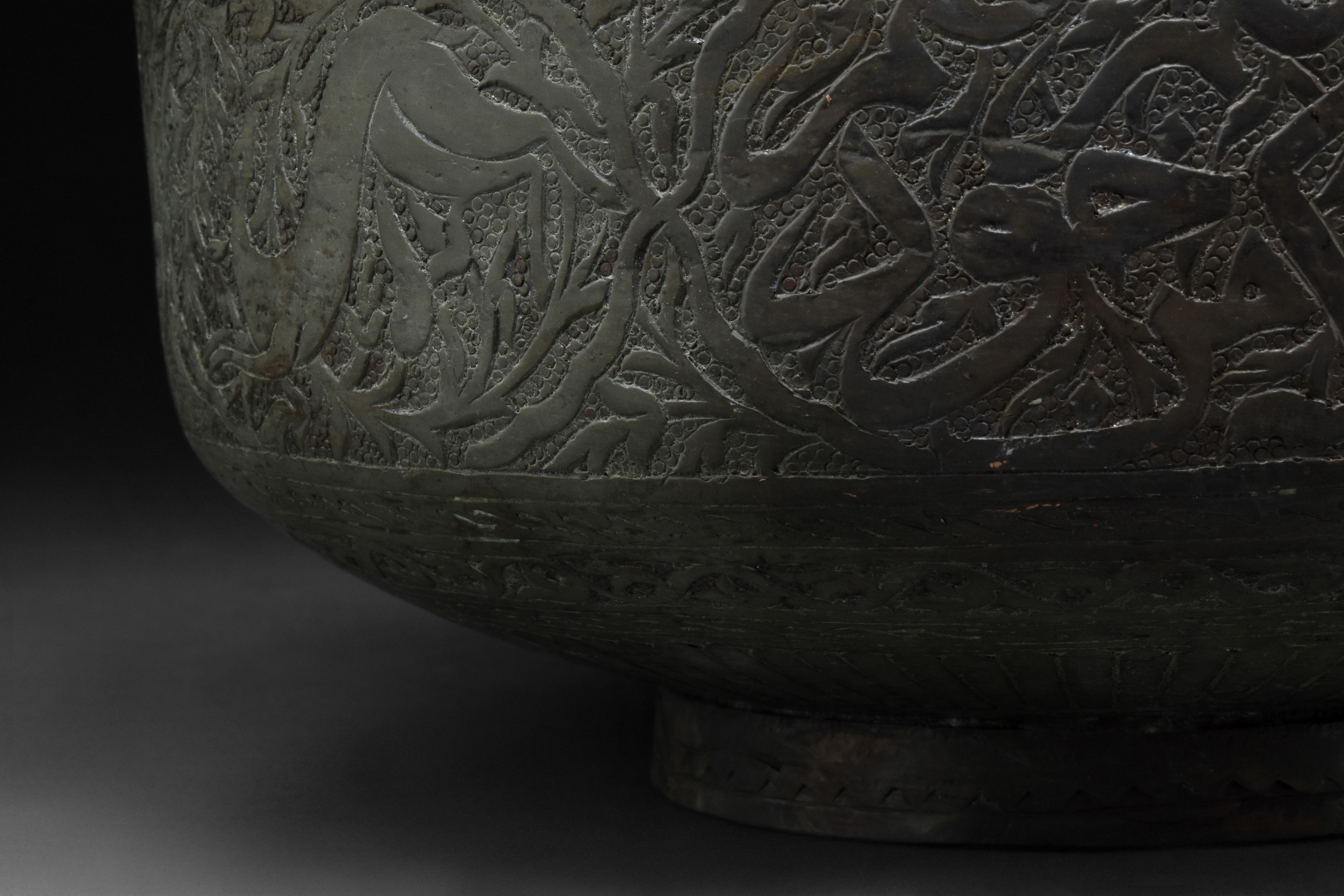 SELJUK REVIVAL TINNED COPPER VESSEL WITH HUNTING SCENE AND CALLIGRAPHY - Image 5 of 5