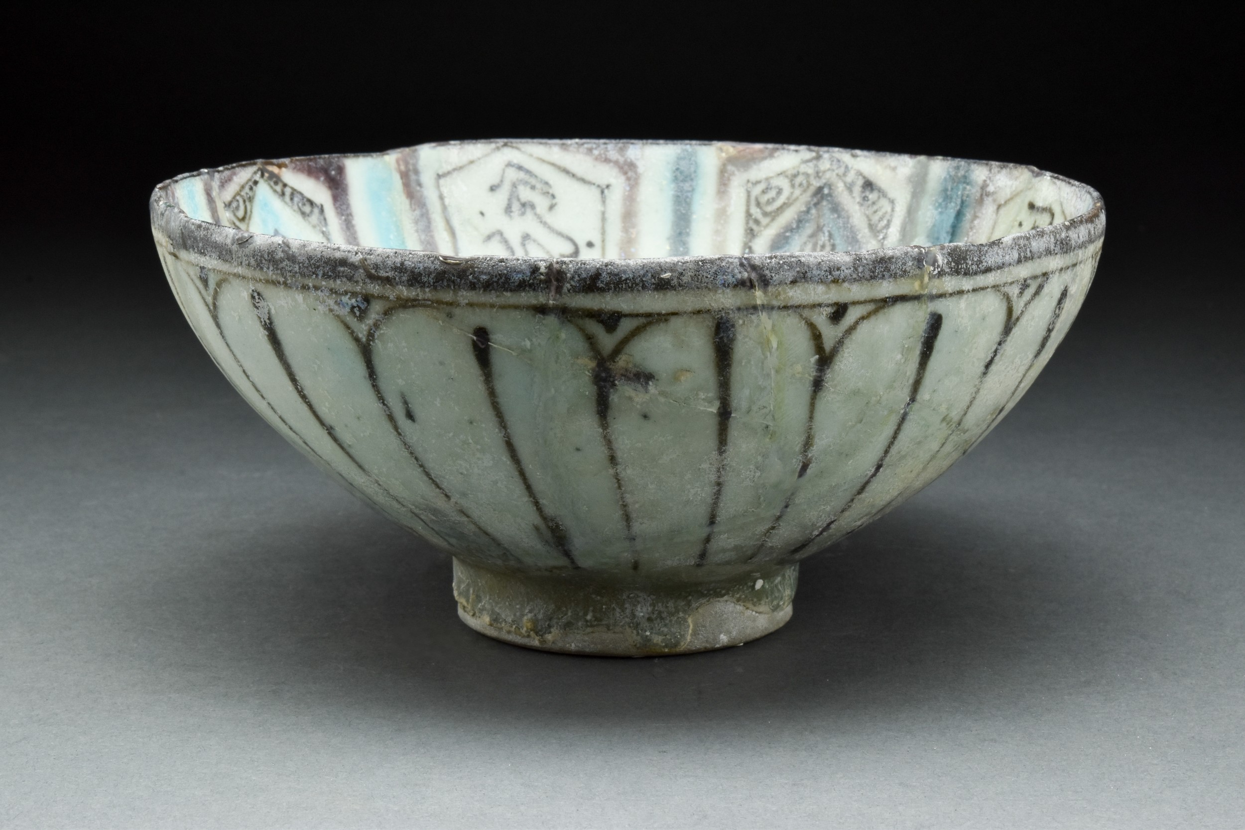 SELJUK BOWL WITH WRITING INSCRIBED IN SGRAFFITO - Image 3 of 5