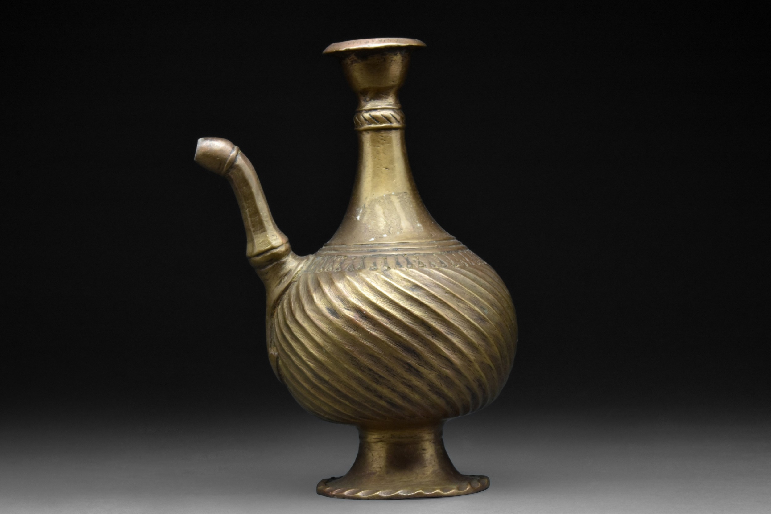 INDIAN MUGHAL OR DECCAN BRASS EWER - Image 3 of 6