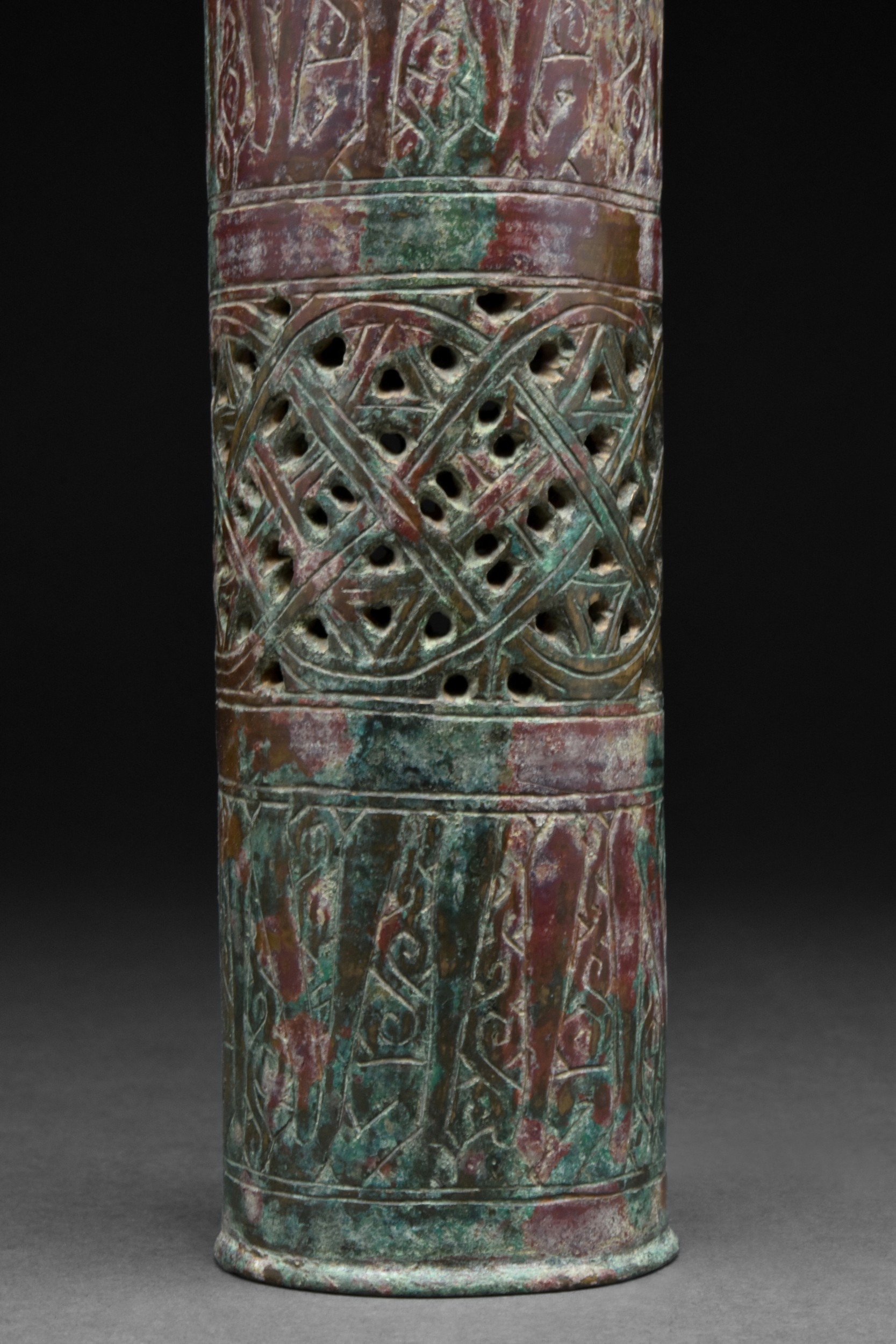 SELJUK OR FATIMID BRONZE SCROLL HOLDER WITH KUFIC SCRIPT - Image 5 of 5