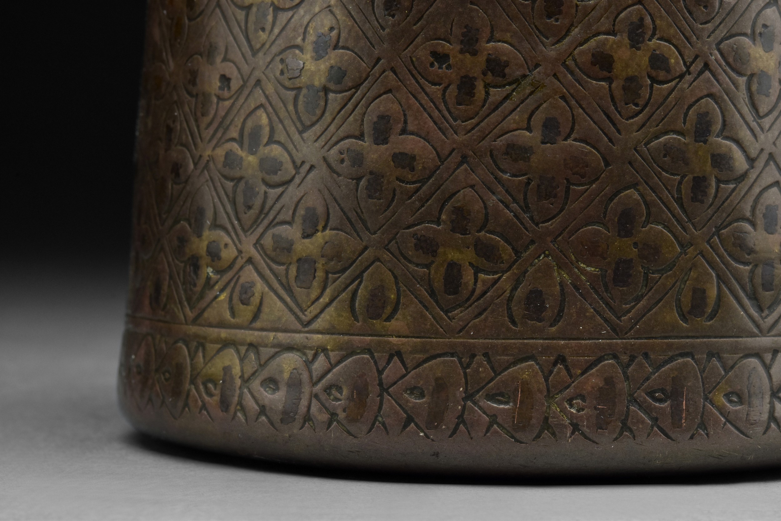 MAMLUK HAMMERED COPPER OR BRASS POT - Image 5 of 5