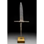 SHORT MEDIEVAL DAGGER / KNIFE WITH FLORET BUTTON POMMEL