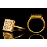 MEDIEVAL GOLD RING WITH FLEUR-DE-LIS