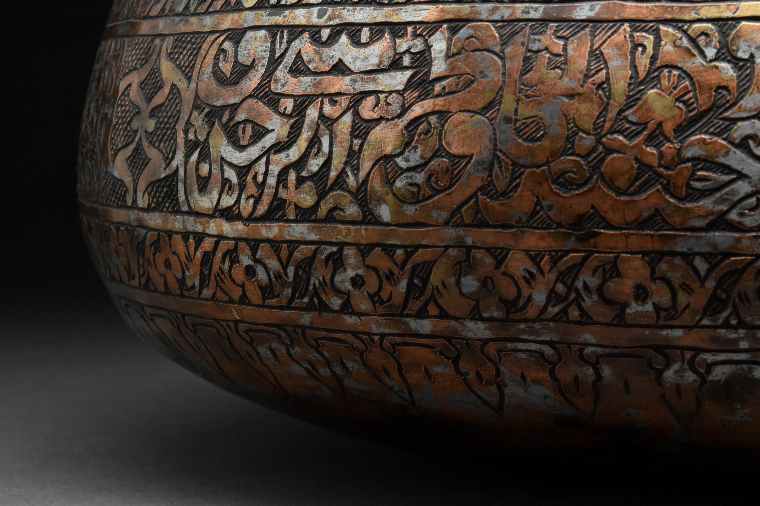 QAJAR TINNED COPPER BOWL WITH HUNTING SCENE - Image 5 of 5