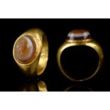 LATE ROMAN GOLD RING WITH AGATE PORTRAIT INTAGLIO