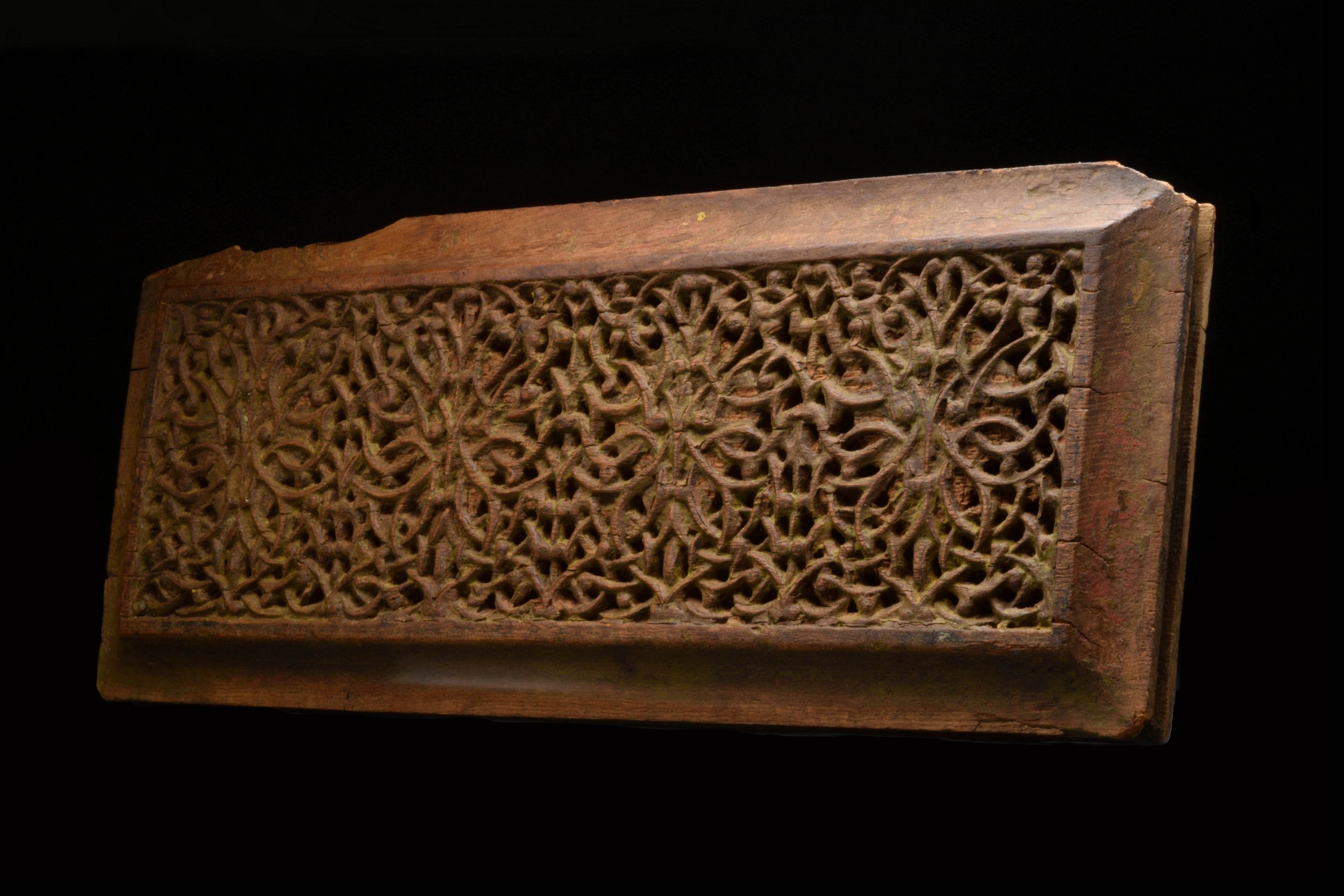 MAMLUK OR EARLIER CARVED WOODEN PANEL - FULL REPORT - Image 2 of 8