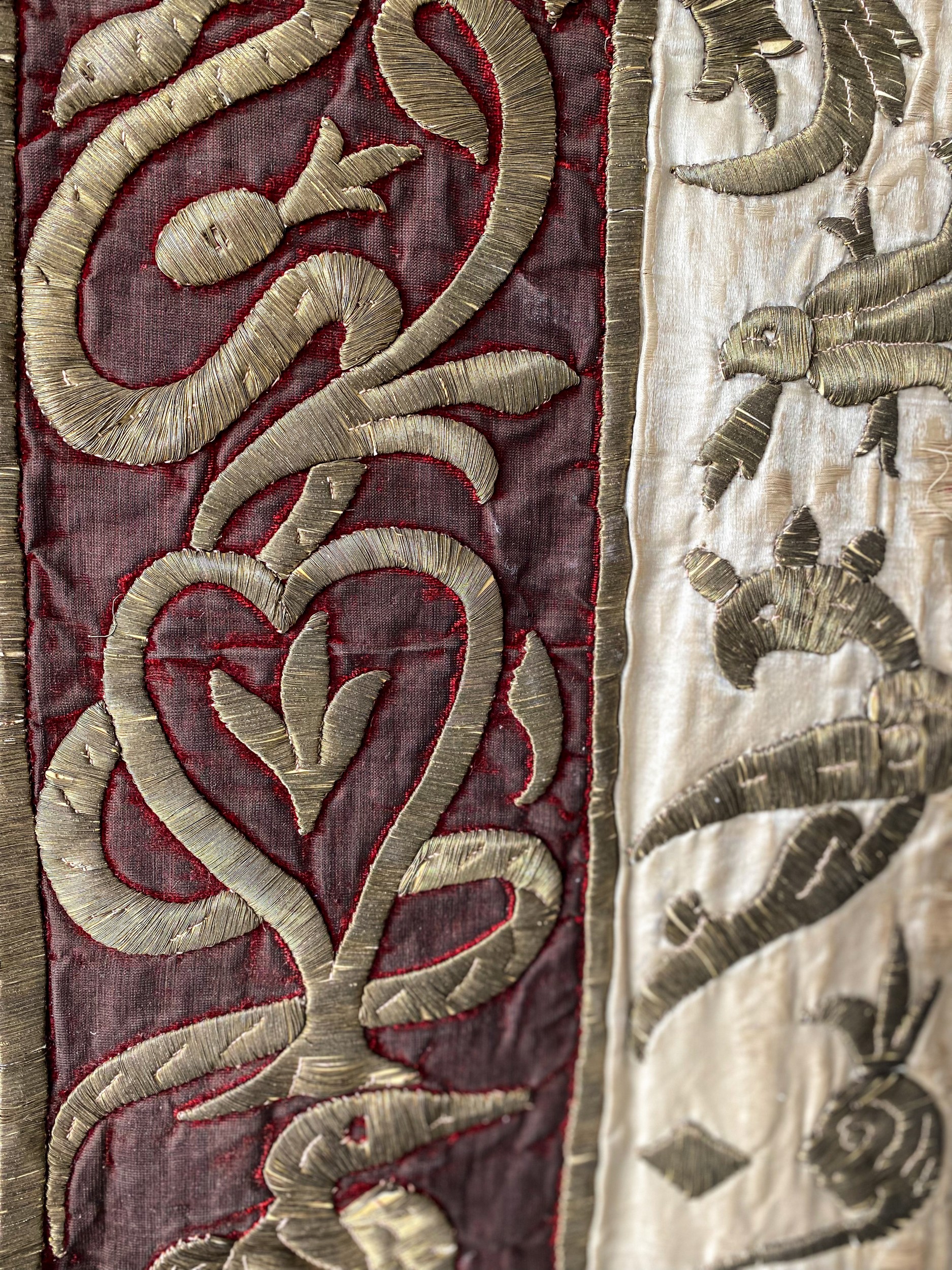 OTTOMAN SILVER OR GILT DOORWAY COVER FOR ONE OF THE TWO SACRED MOSQUE SITES IN MECCA OR MEDINA - Image 4 of 8