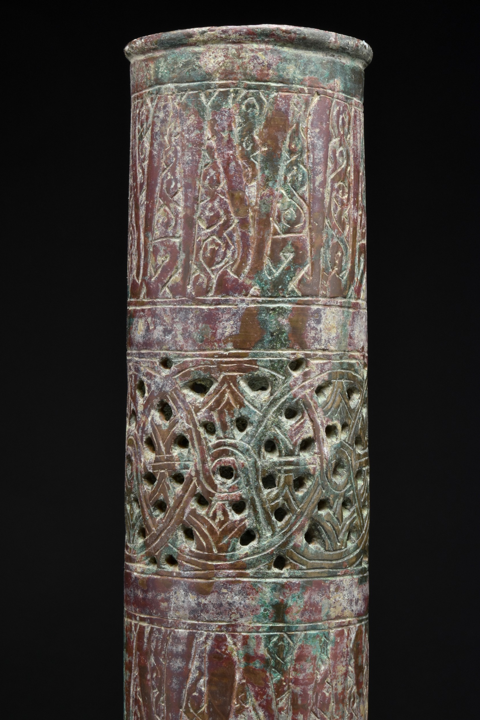 SELJUK OR FATIMID BRONZE SCROLL HOLDER WITH KUFIC SCRIPT - Image 2 of 5